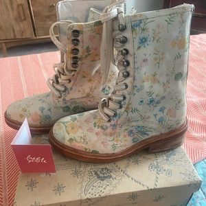 NIB FREE PEOPLE SANTA  FE LACE-UP BOOT (IVORY FLORAL 6)